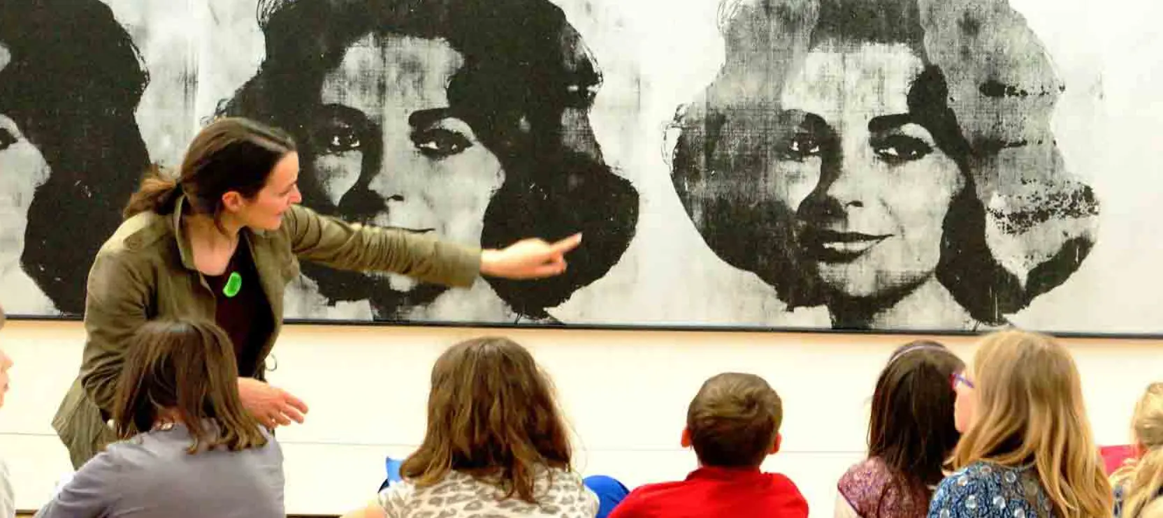 A Paris Antoinette guide showing a Warhol painting to children at the Centre Pompidou