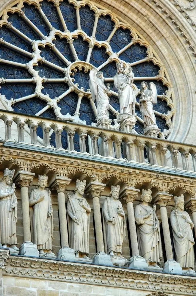 The west rose window of Notre-Dame de Paris above the Gallery of Kings