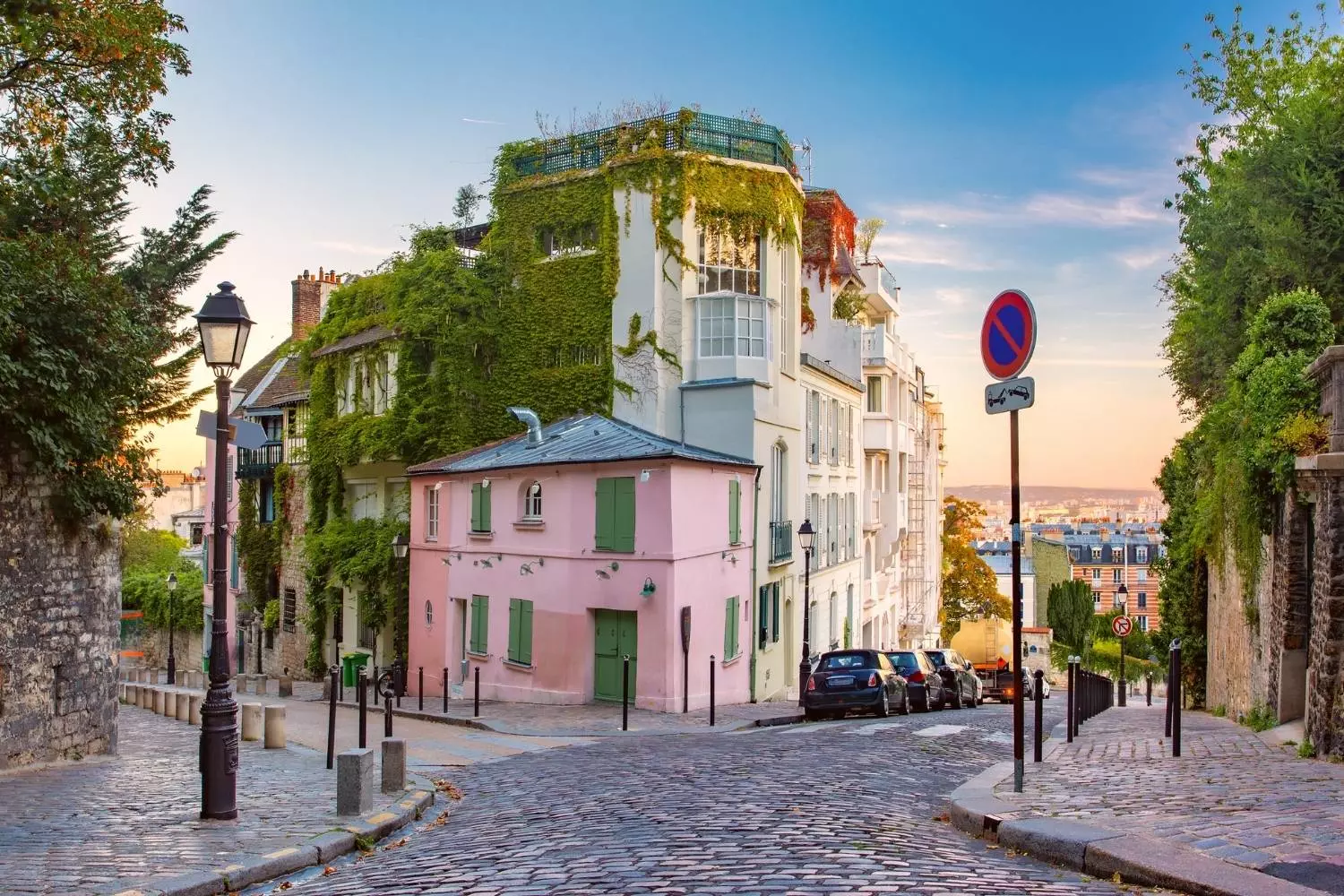 La Maison Rose and a cobbled street in Montmartre in the evening light