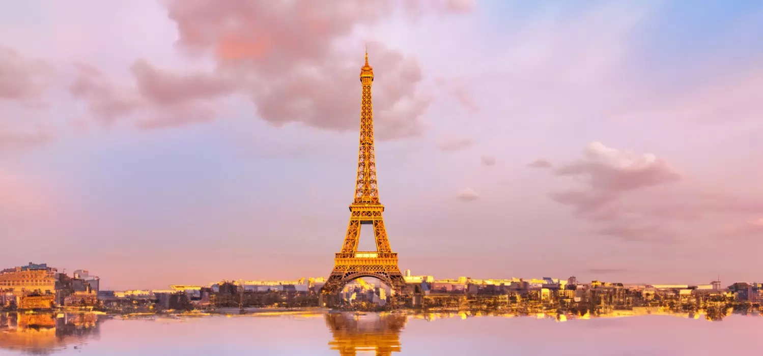 A Paris Antoinette tour near the Eiffel Tower