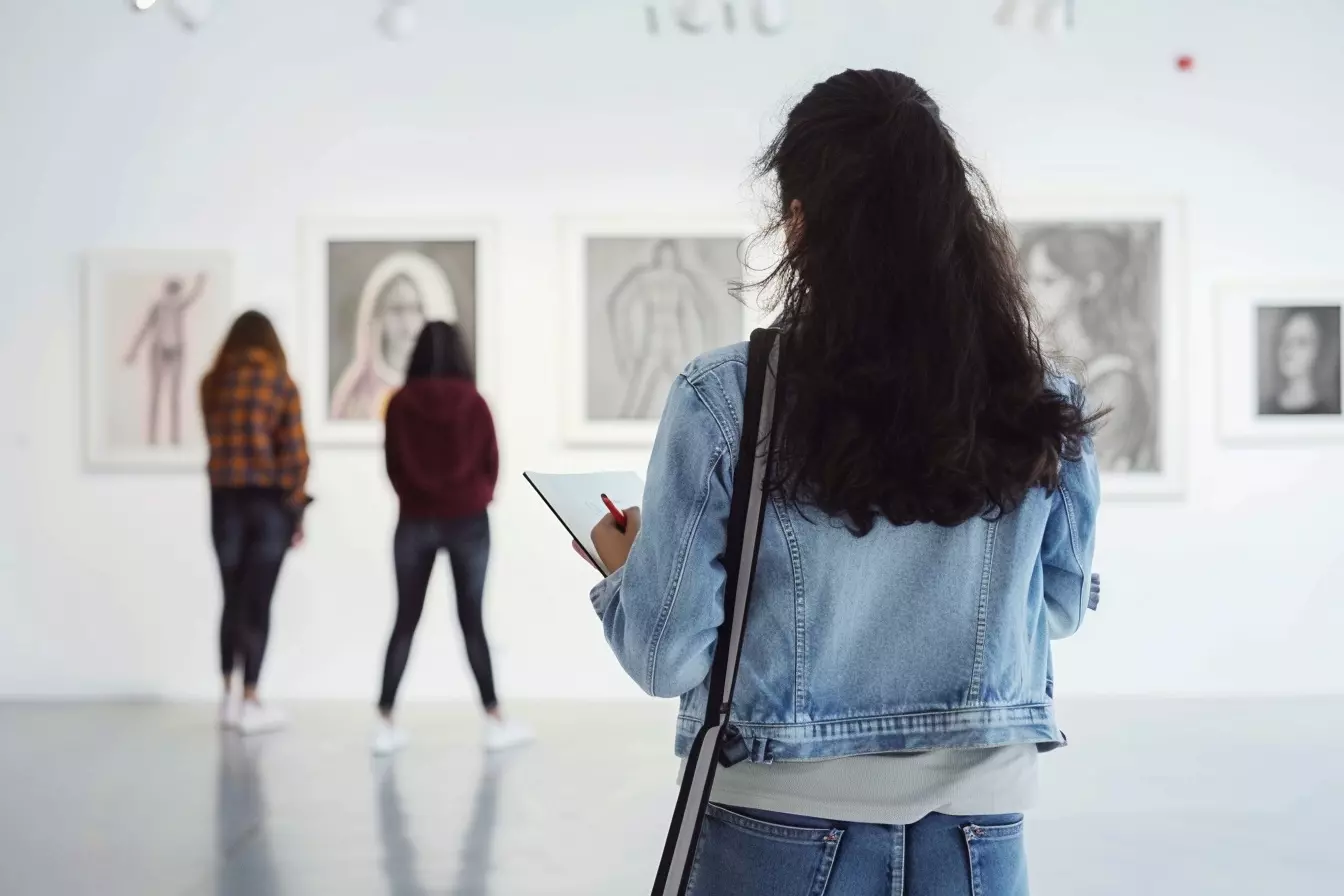 Visite dessinée au musée pour adultes avec Paris Antoinette